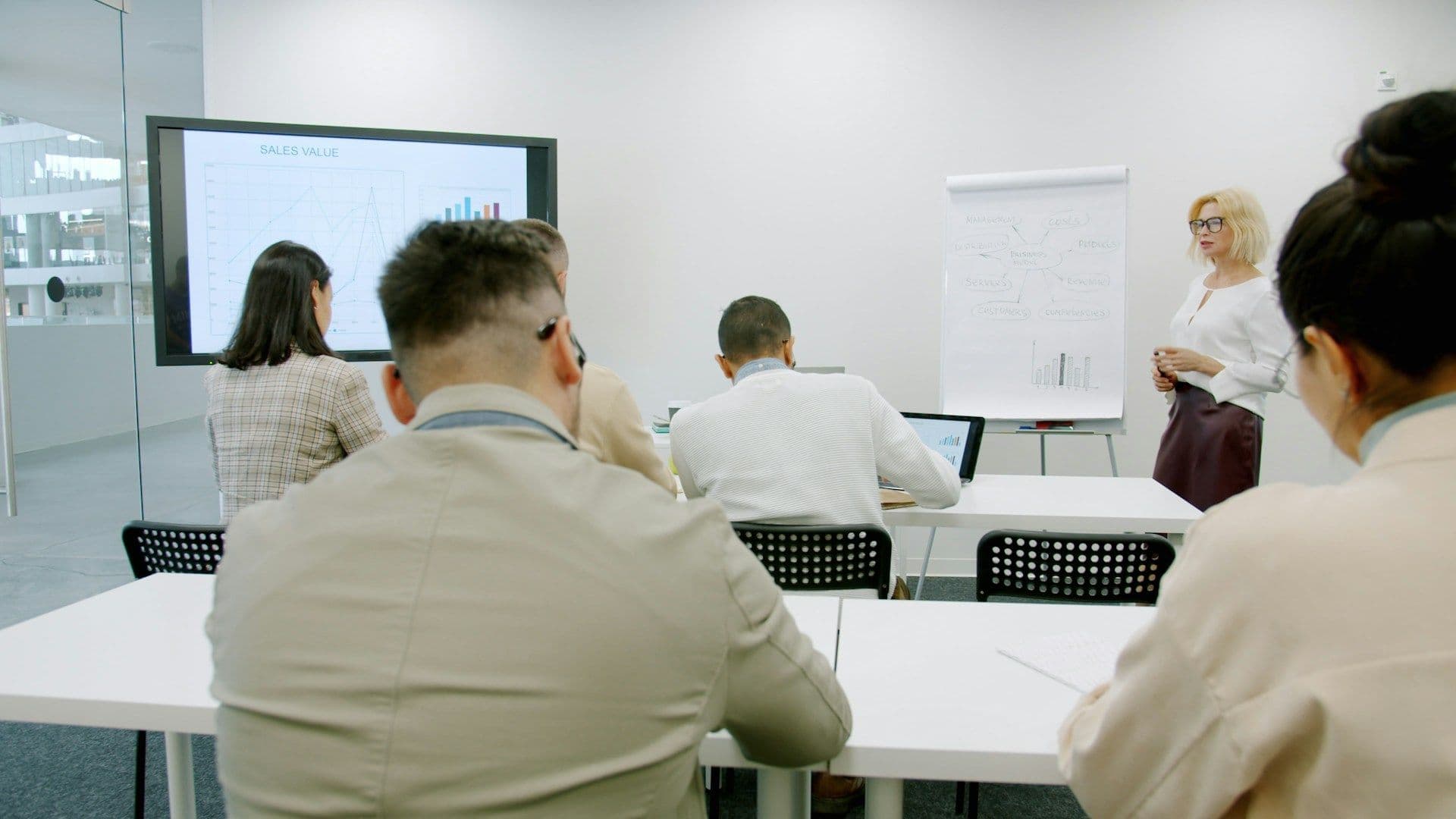 Equipe em treinamento de melhoria contínua